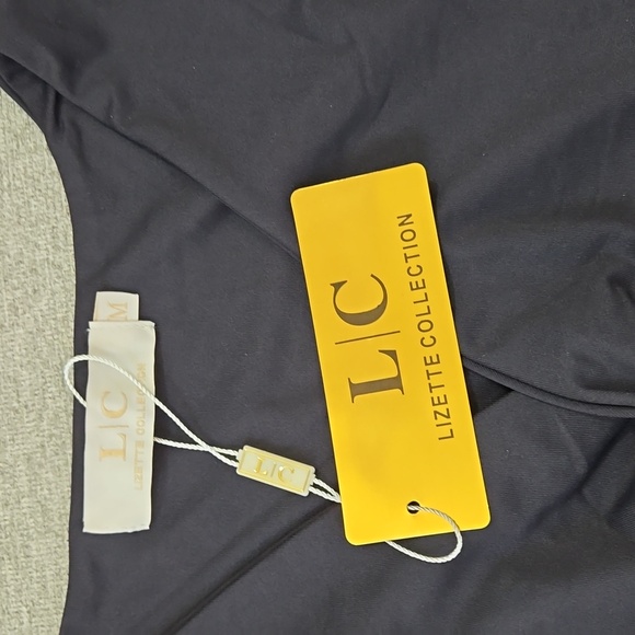 L/C black sleeveless top - Picture 2 of 2